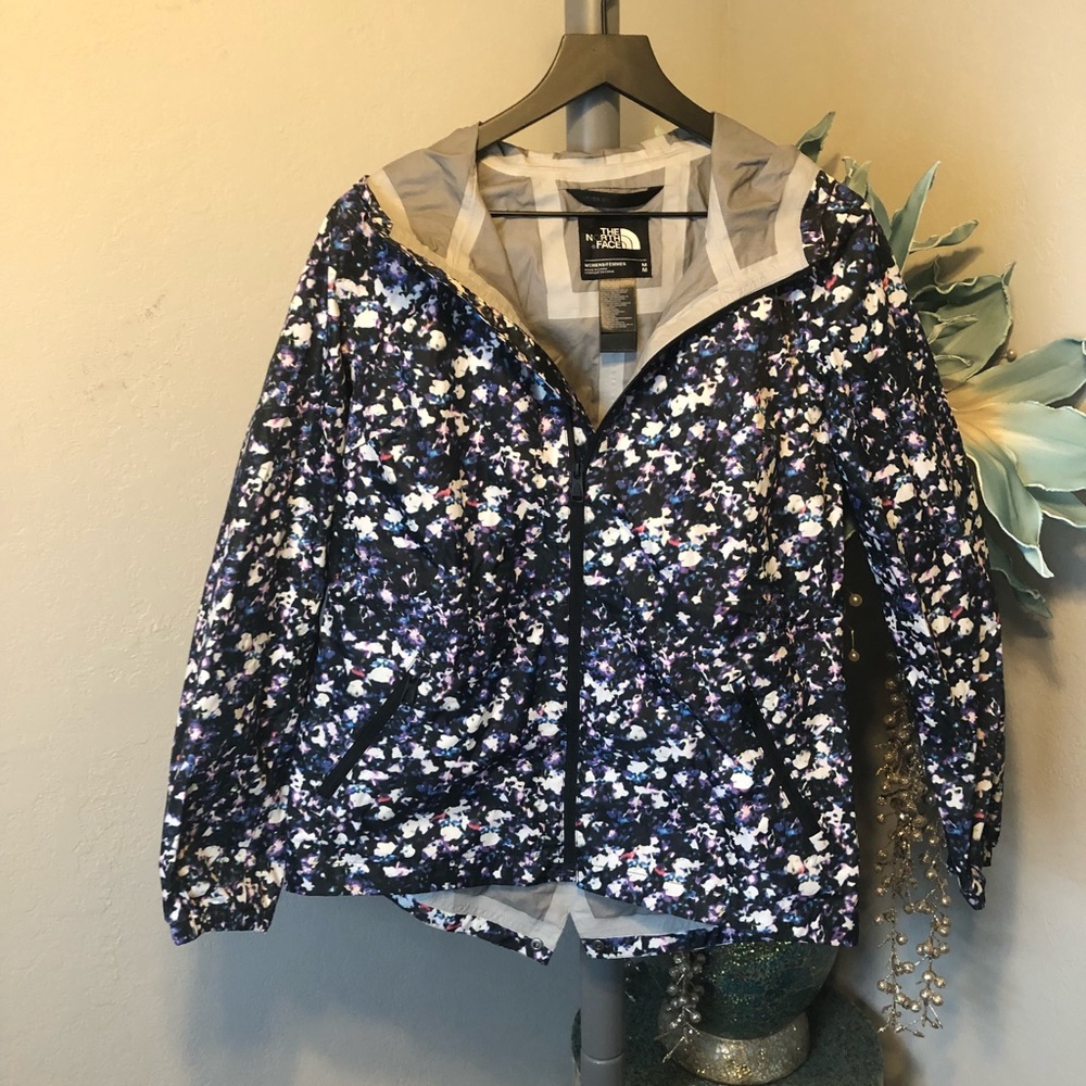The North Face never stop exploring hooded jacket